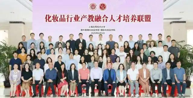 别发愁!这个黄金赛道就业香极了开元棋牌试玩高考500分段女生(图2) 别发愁!这个黄金赛道就业香极了开元棋牌试玩高考500分段女生(图2)