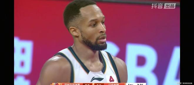 又臭的布朗、贺希宁两队在比谁更菜开元棋牌辽宁男篮三分惜败深圳又香(图3)