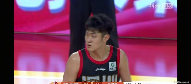 又臭的布朗、贺希宁两队在比谁更菜开元棋牌辽宁男篮三分惜败深圳又香(图4)